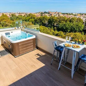 penthouse-with-a-panoramic-rooftop-in-trastevere.it-romehotels.com/